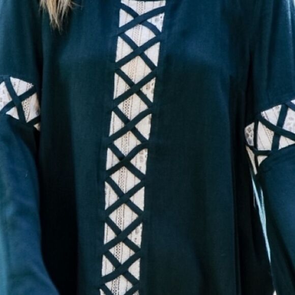 Lace Inlet Detail Top - Picture 12 of 16